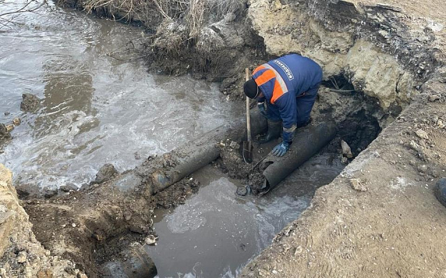 Опубликованы фото с места прорыва канализации в Дядькове - 62ИНФО