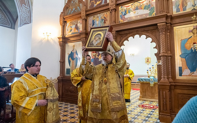 Митрополит Марк освятил главный престол храма Казанской иконы Богоматери в Солотче - 62ИНФО