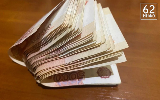 В Рязанской области пенсионерка хранила 430 тысяч рублей в поленнице - 62ИНФО