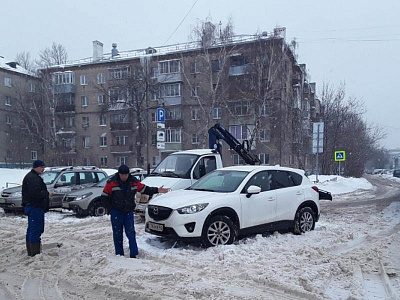 В Рязани эвакуировали 12 создающих заторы на дорогах автомобилей 