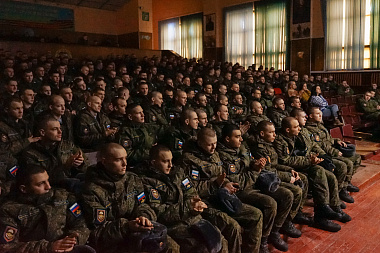 В ЦПКиО провели концерт для 137-ого полка ВДВ