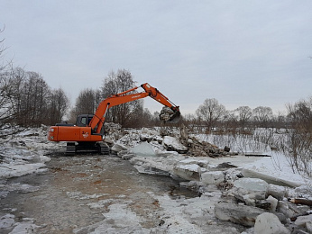 В Сапожковском районе спустя месяц ликвидировали подтопление моста через Пару