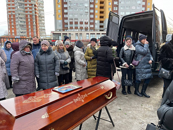 В Рязани простились с убитой Еленой Логуновой: фоторепортаж  