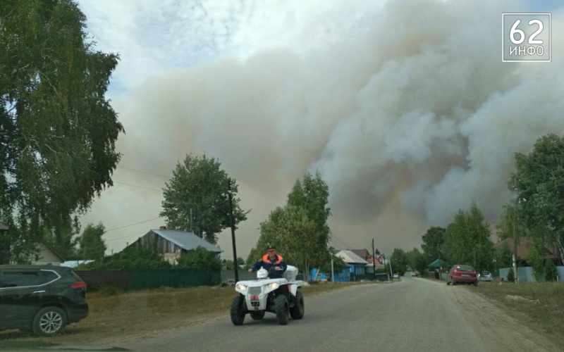 Фоторепортаж: лесной пожар в Деулино - 62ИНФО