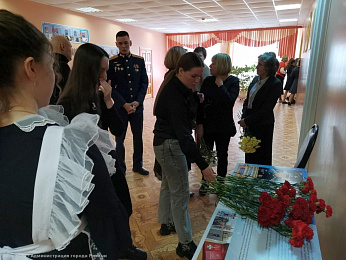 В рязанской школе №69 открыли «Парту Героя» 