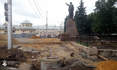 При реконструкции площади Ленина установили колодцы, повредив культурный слой 