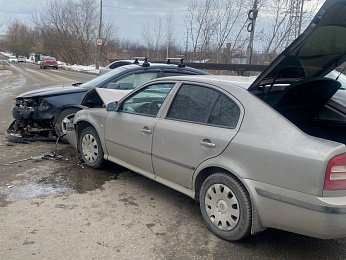 На улице Бирюзова в Рязани при столкновении Citroen и Skoda пострадала 35-летняя пассажирка 