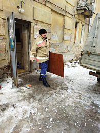 В Рязани из рухнувшего дома на Грибоедова выносят вещи