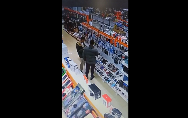 Момент кражи в рязанском магазине попал на видео - 62ИНФО