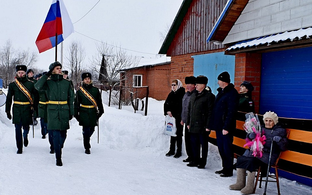 В Рязанской области провели персональный парад для 97-летней фронтовички - 62ИНФО