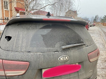 В Рязани неизвестные разбили стекло на припаркованном автомобиле 