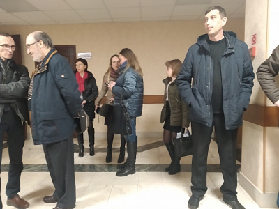 Поддержать Минаева в суде пришли его коллеги и студенты
